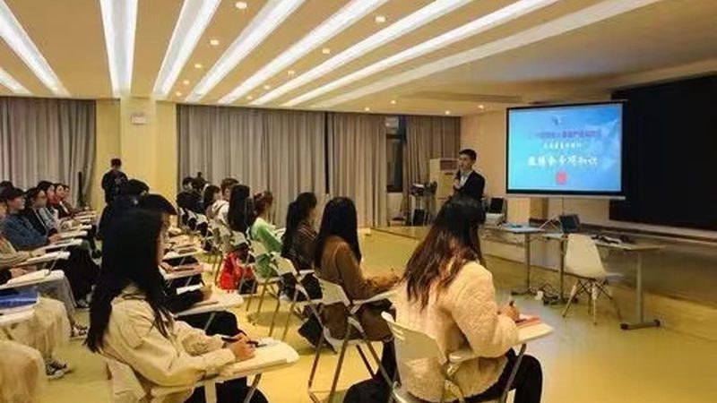 成人教育培训加盟，费用构成解析与避坑指南